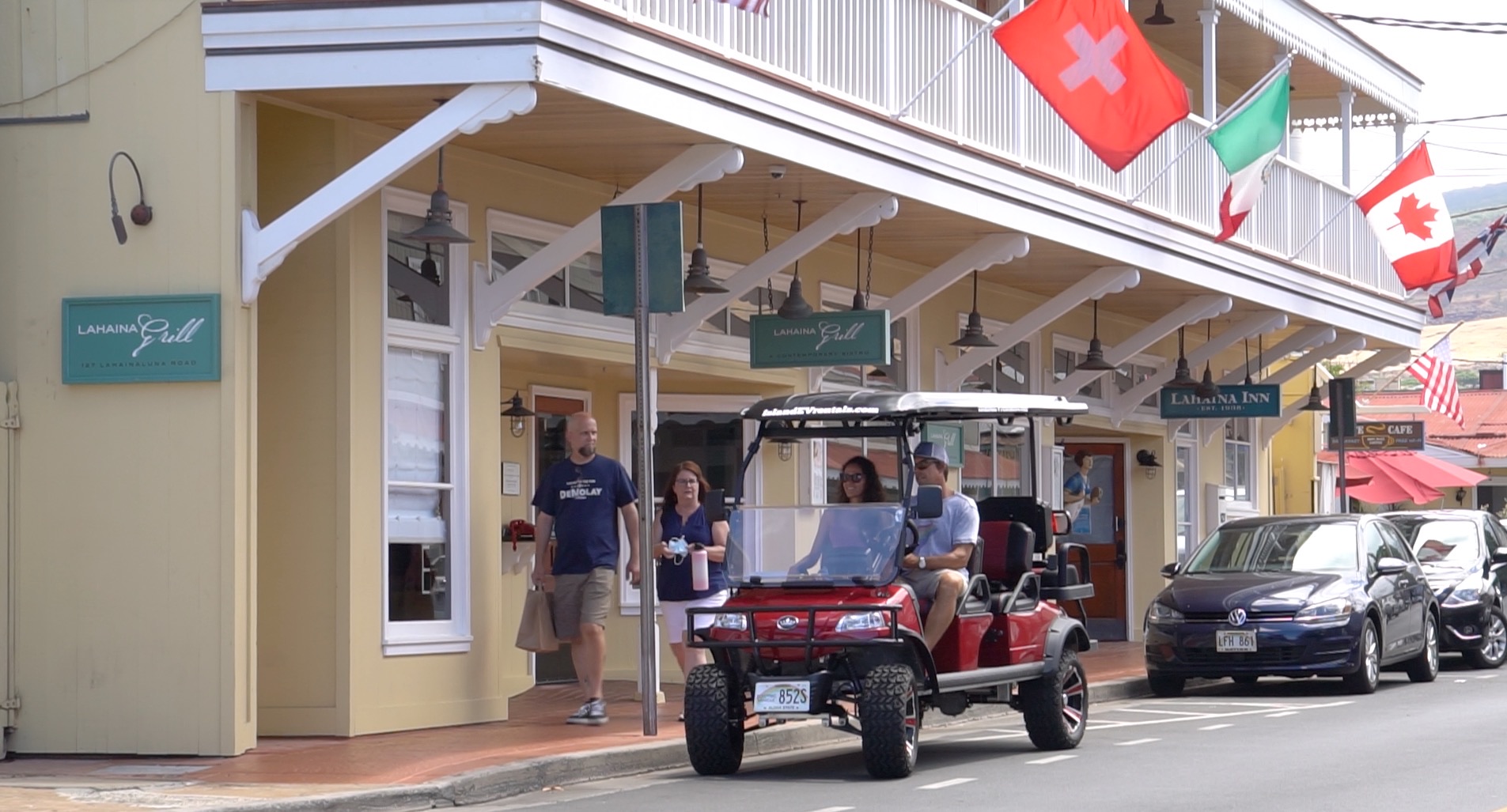 Couple-on-Front-Street-Lahaina-Riding-Electric-Cart