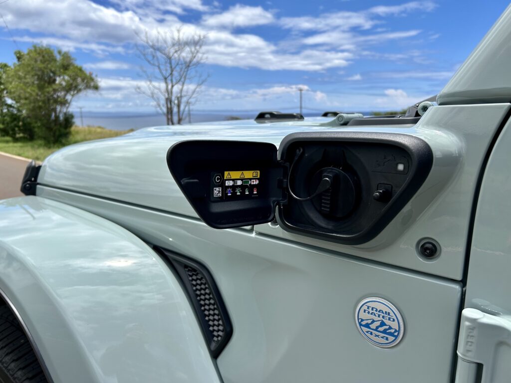 Jeep_Wrangler_Electric_Charge_Outlet